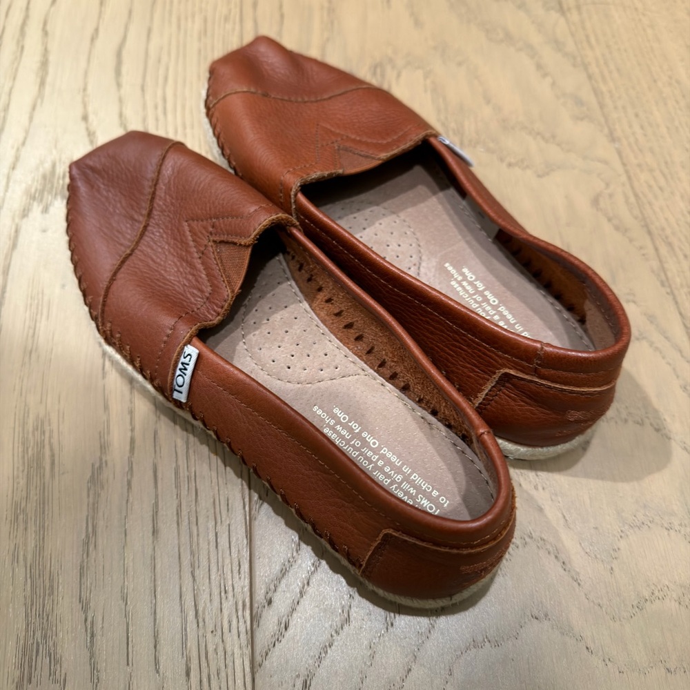 NWT RARE TOMS Women’s Leather Shoes - Alpargata Brown